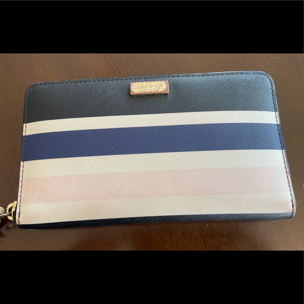 Kate Spade Wallet. Used but in great condition!